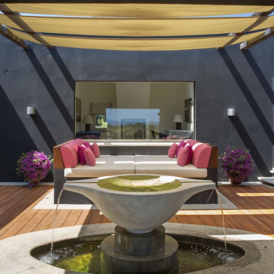 outdoor covered lounge agre