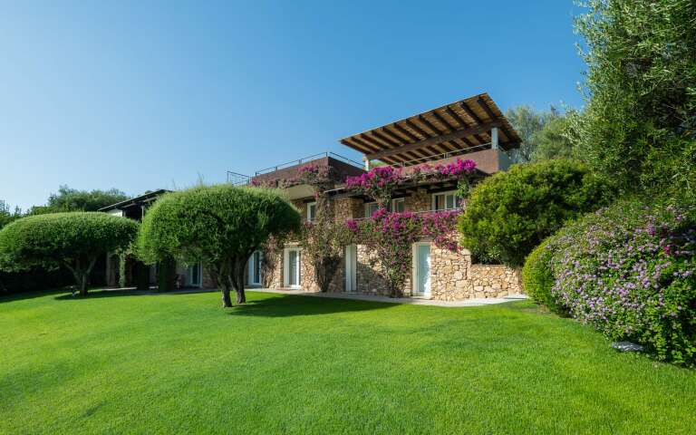 front view luxury villa Passiflora, Sardinia