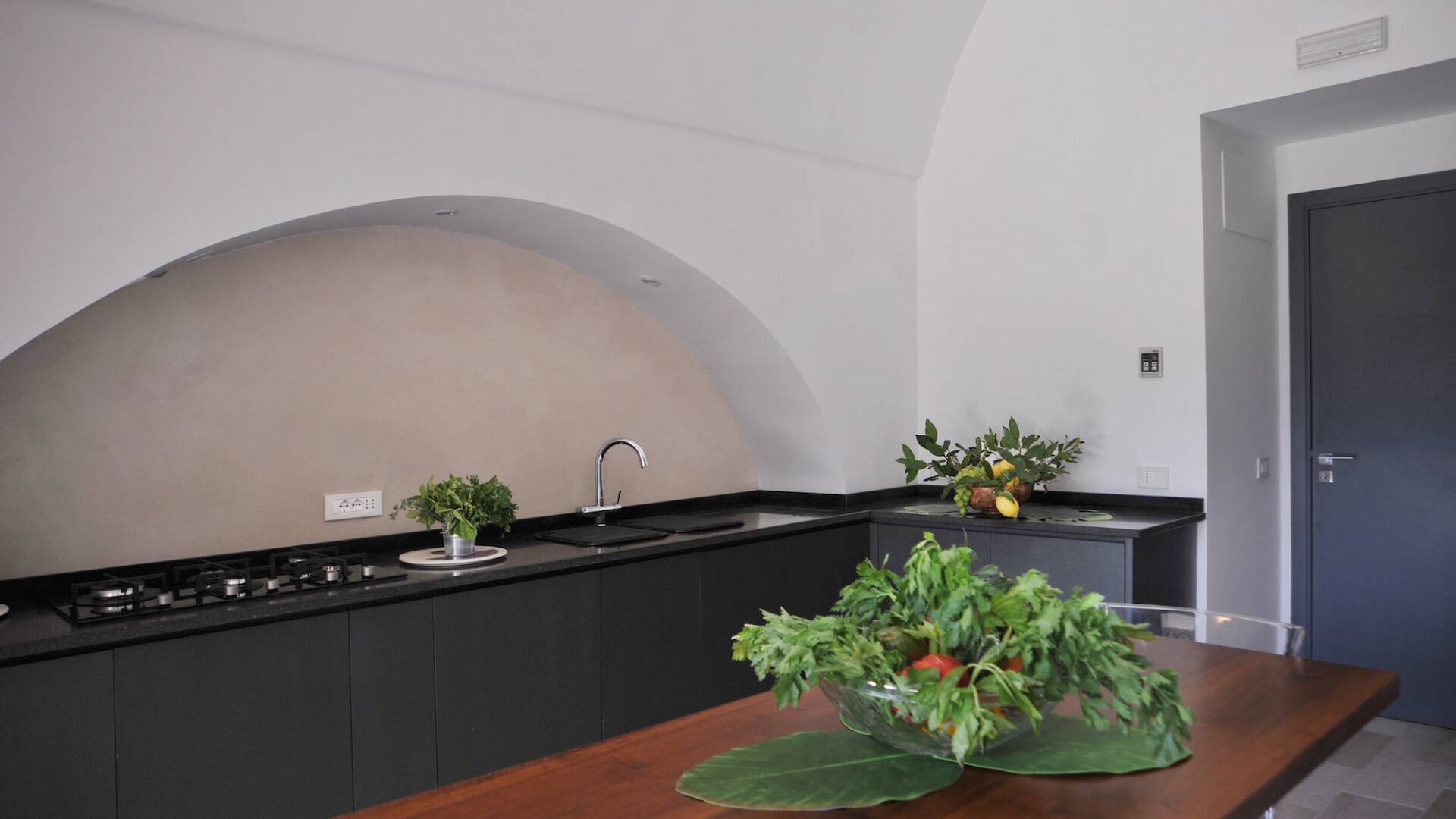 fully equipped kitchen