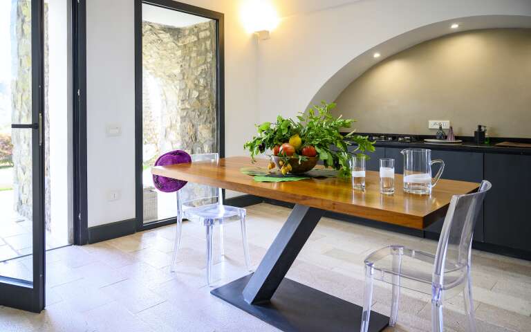 fully equipped kitchen