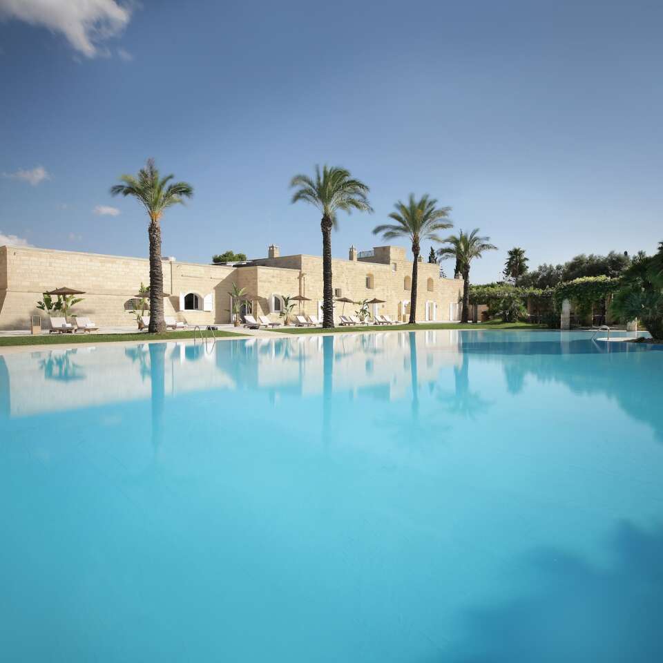 private swimming pool, luxury villa