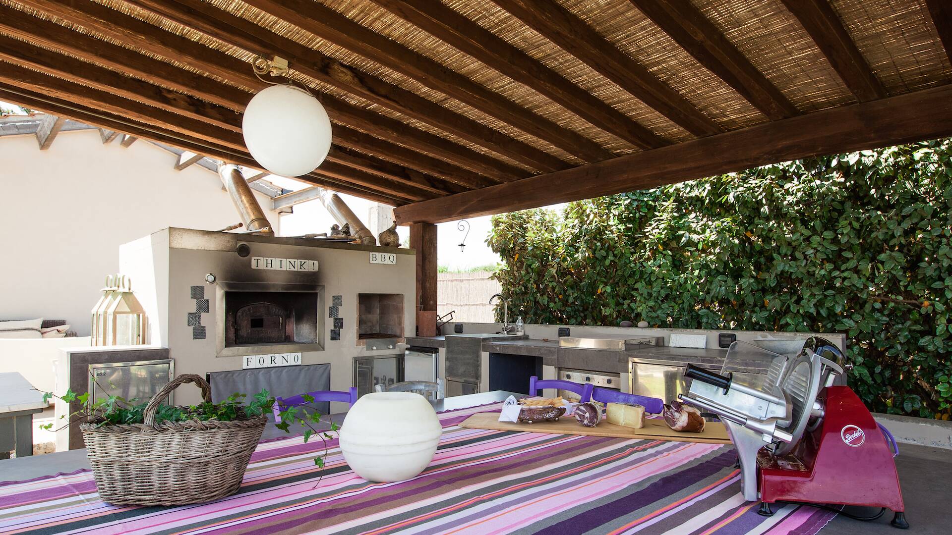 outdoor kitchen 