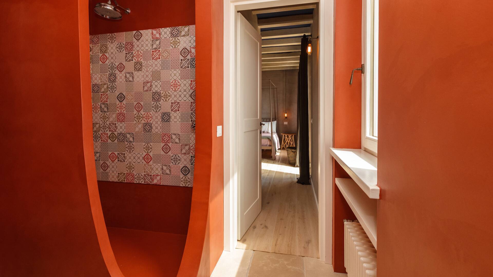 main villa,  en suite bathroom of bedroom 2