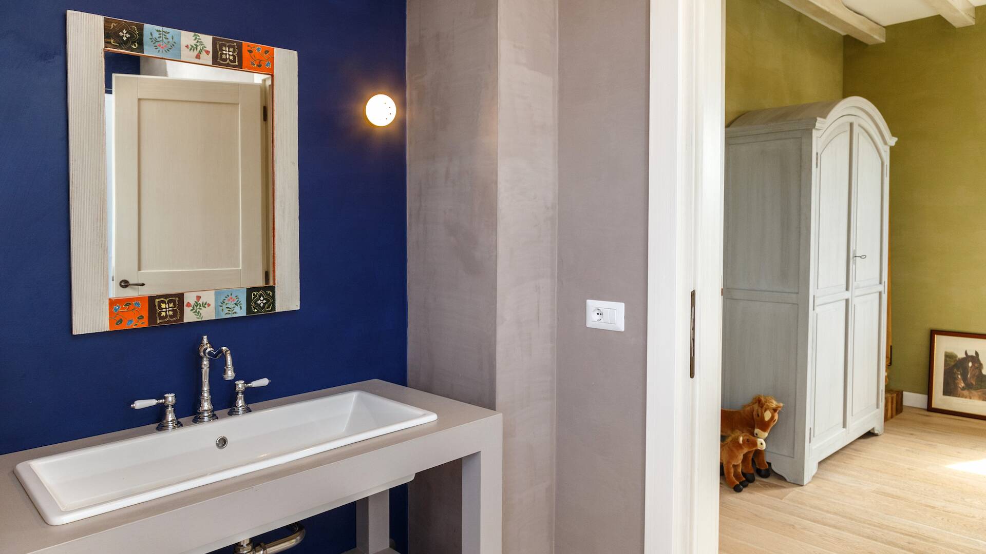 main villa, en suite bathroom of bedroom 4 