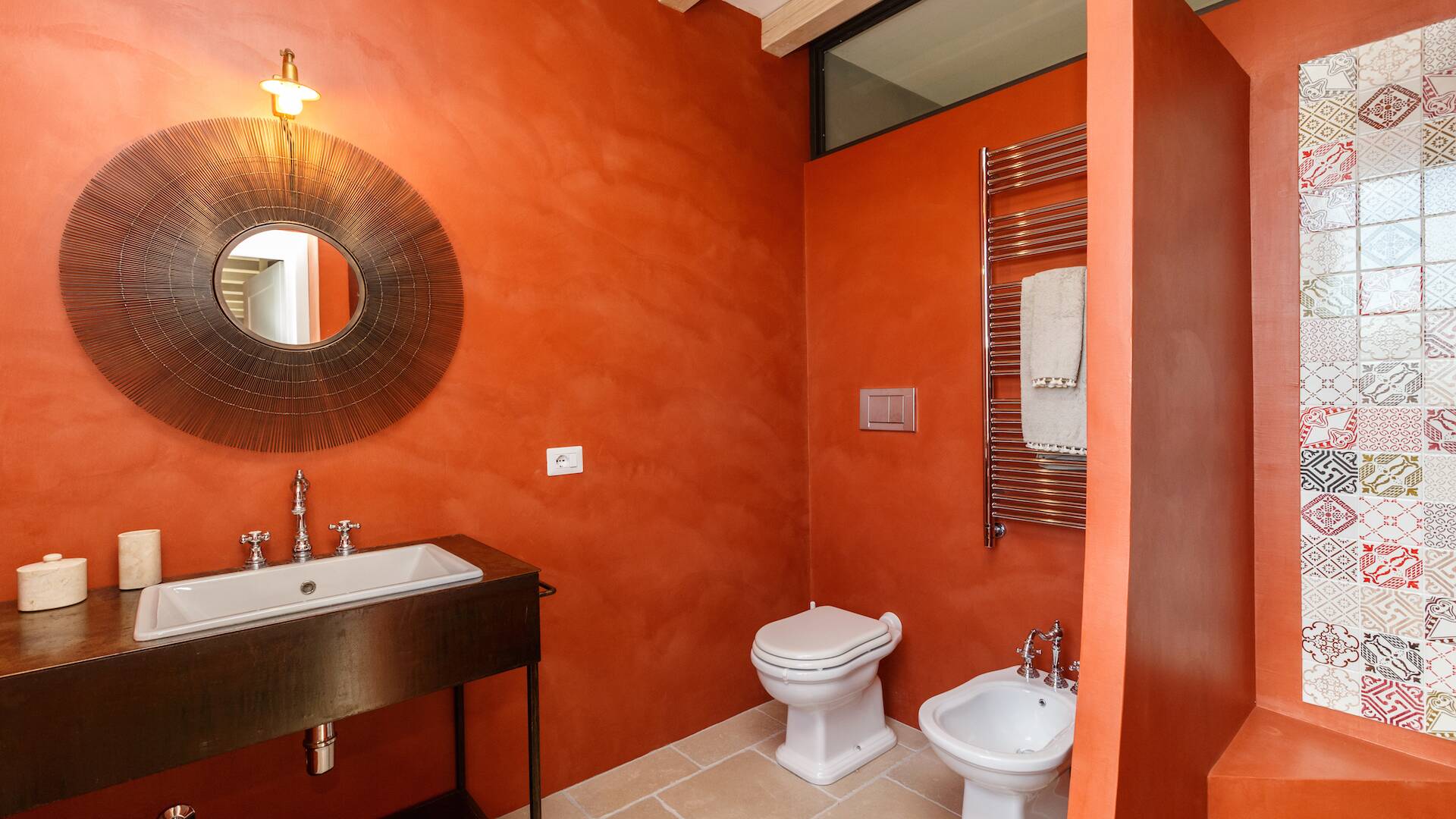 main villa, en suite bathroom of bedroom 2