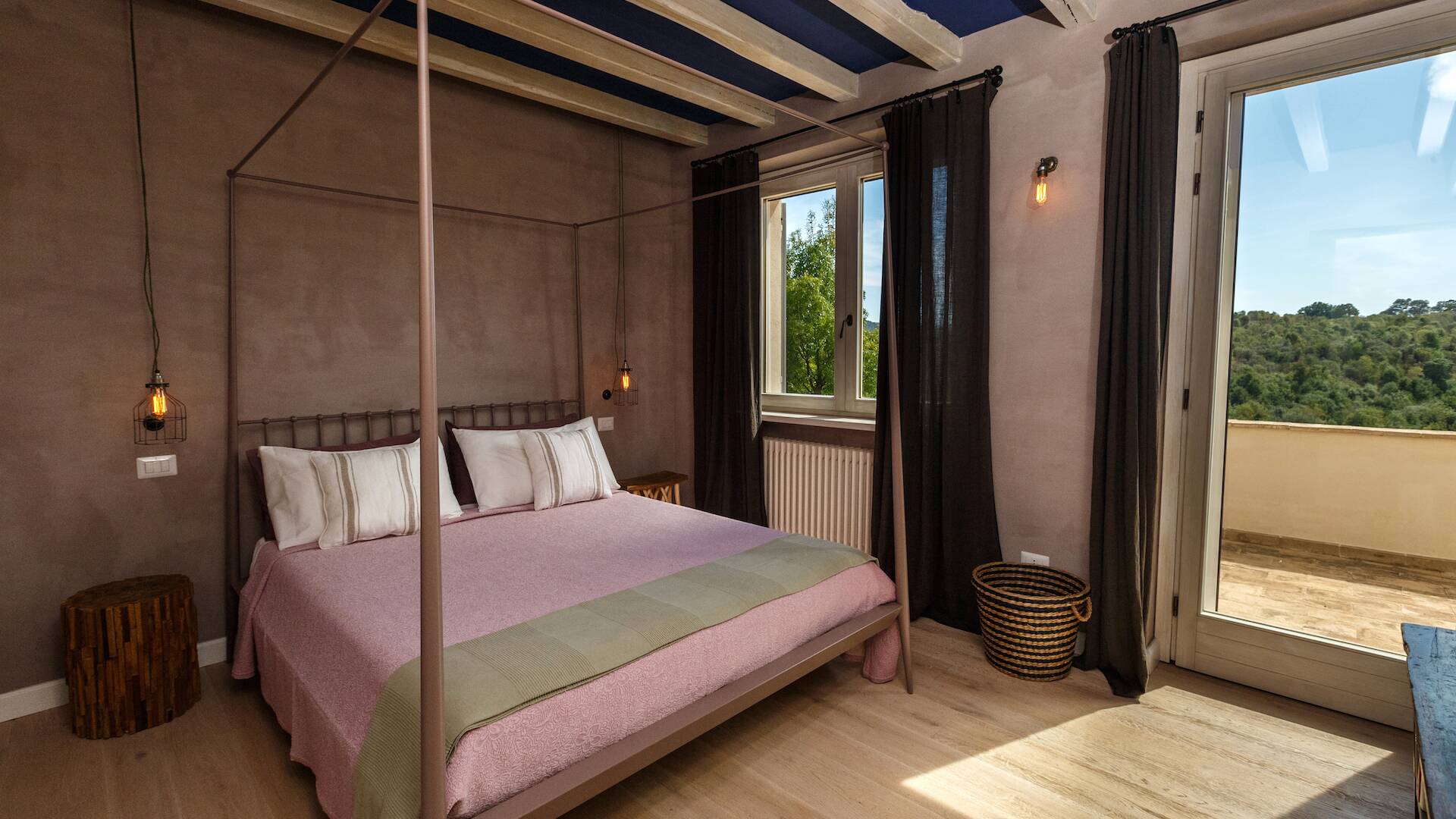 main villa, double bedroom 2