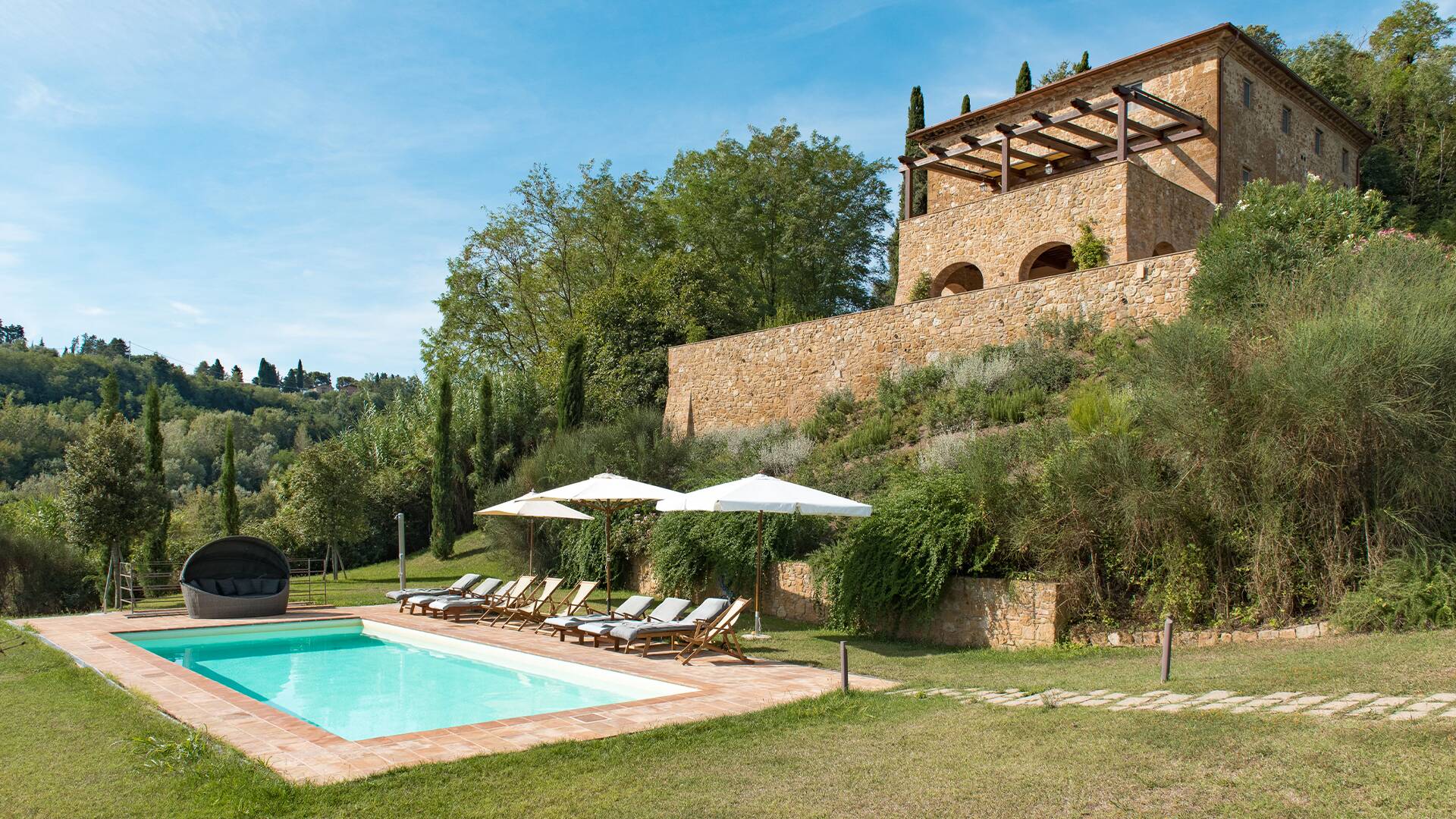 luxury villa Delfi for rent in Tuscany