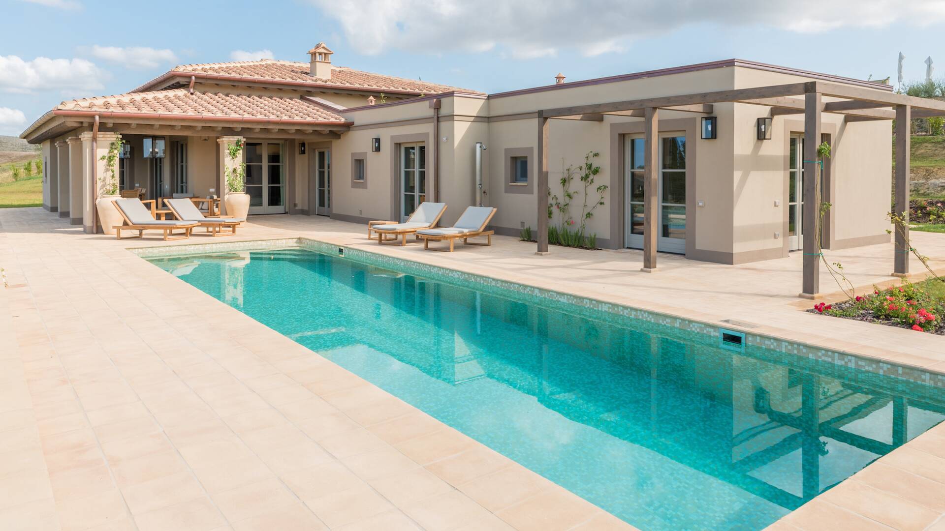 Villa Elfi and its private swimming pool