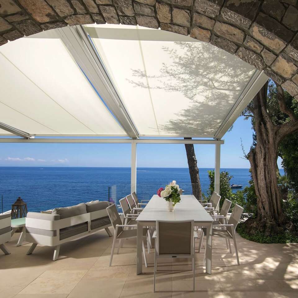 outdoor dining area and lounge