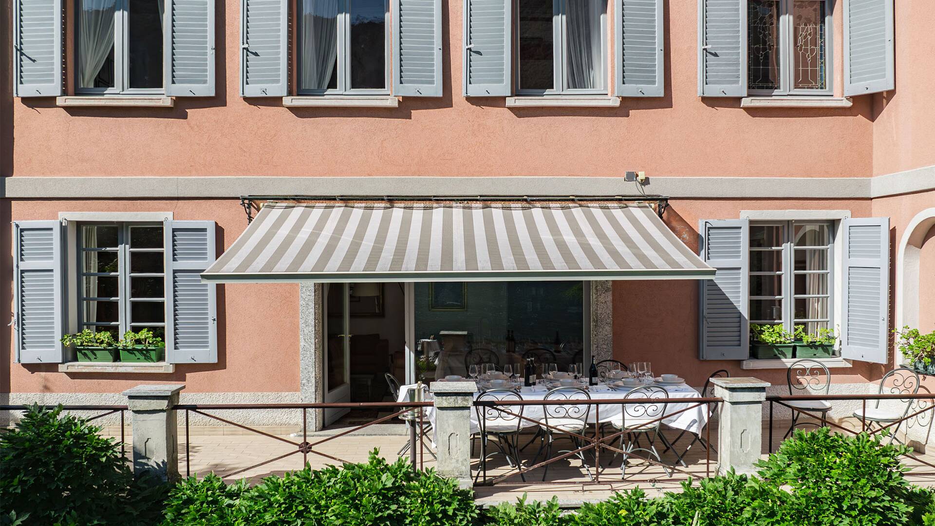 covered al fresco dining area