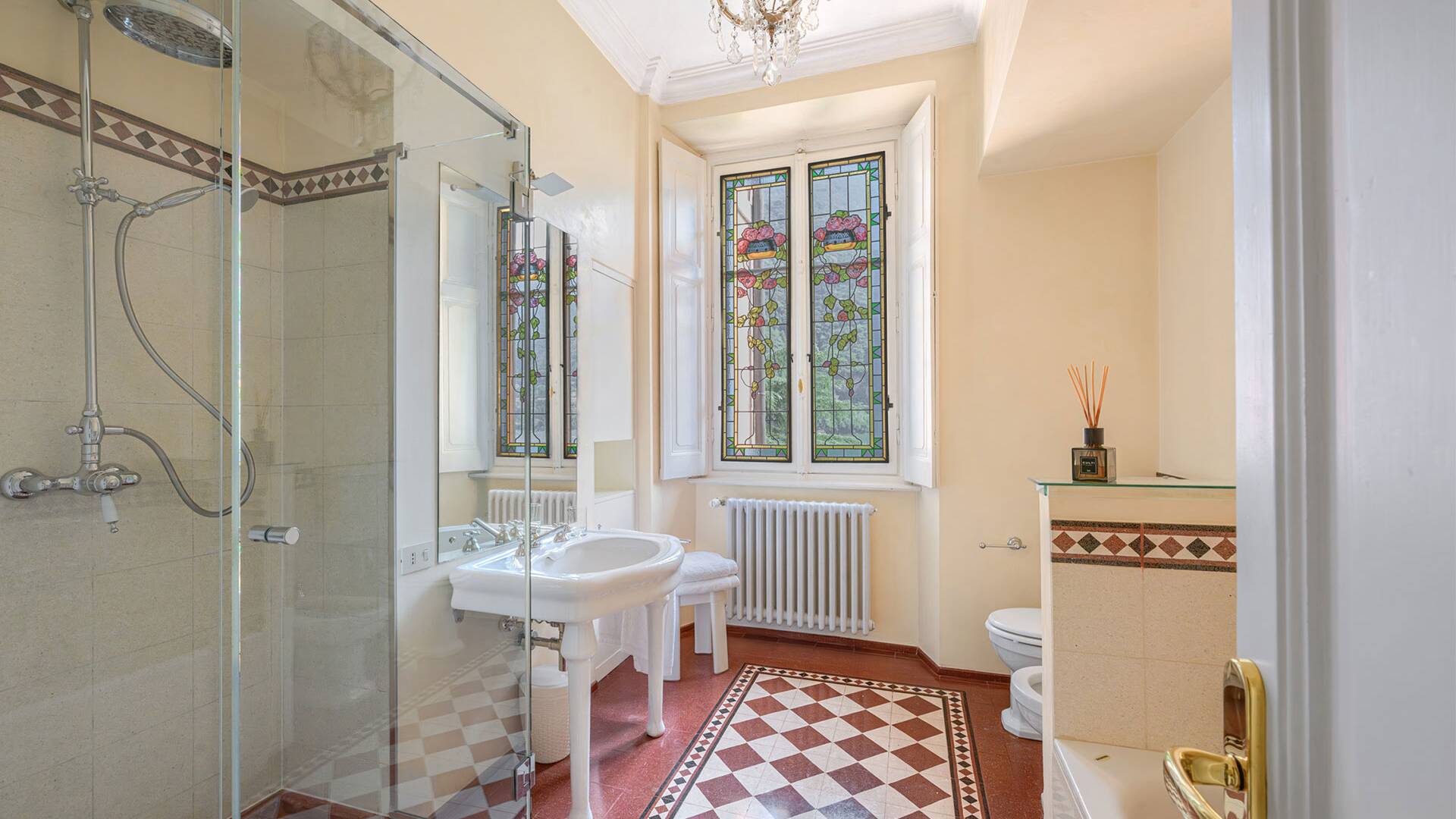 en suite bathroom