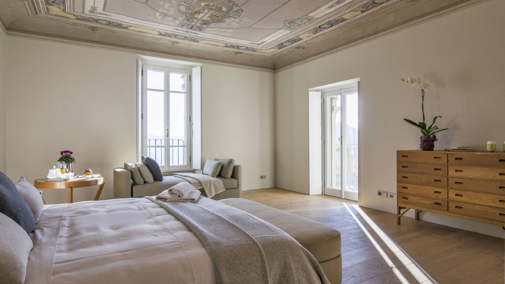 luxury vacation villa Como Lake rooms