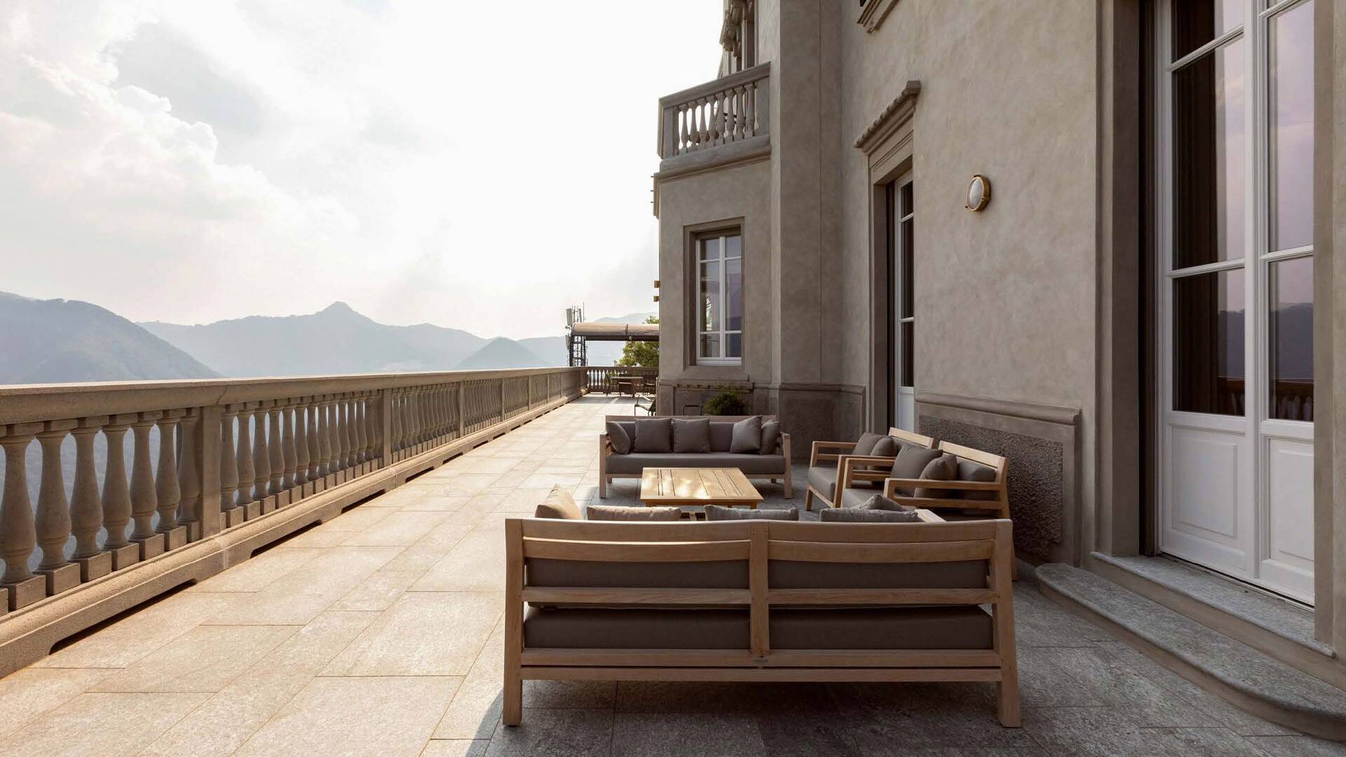 luxury villa for weekly rental lake Como, spacious terrace overlooking the lake