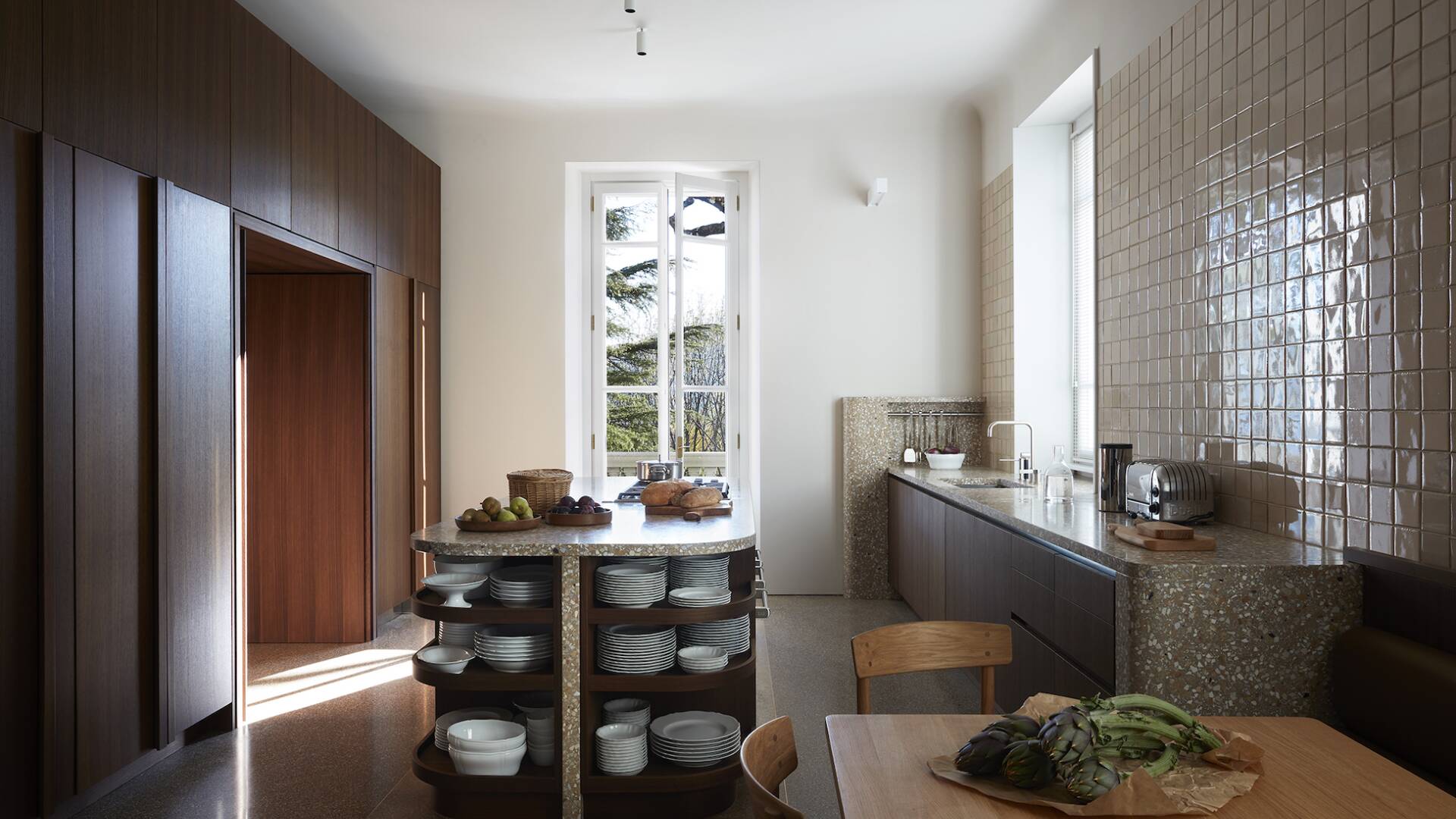luxury villa Como Lake kitchen table