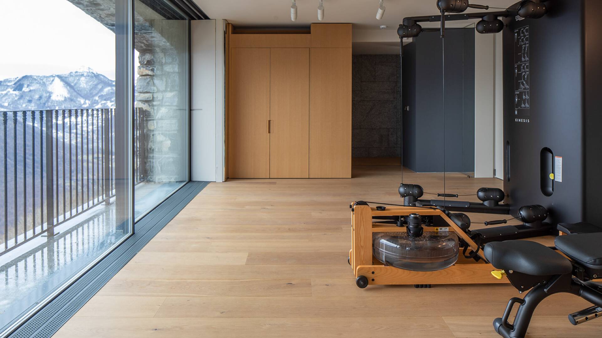 luxury vacation villa renting Como Lake gym 