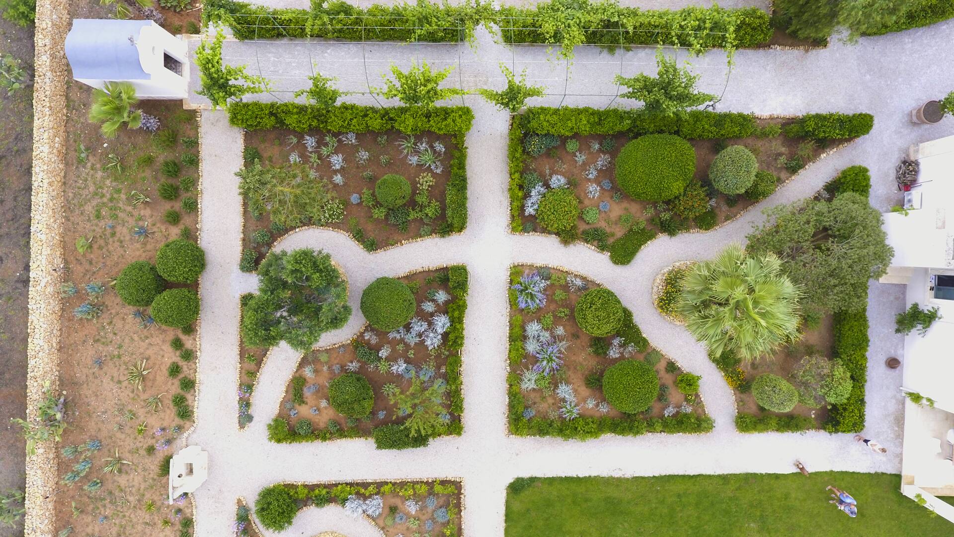 wel--manicured botanical and vegetable garden