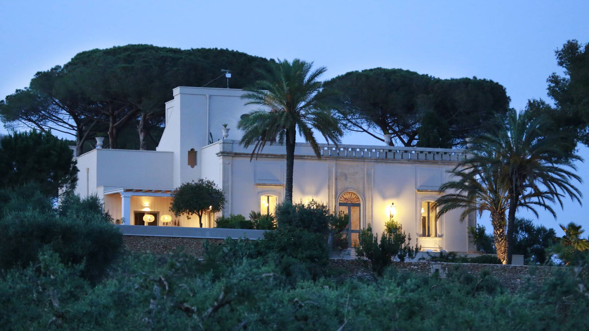 luxury villa Certosa by night