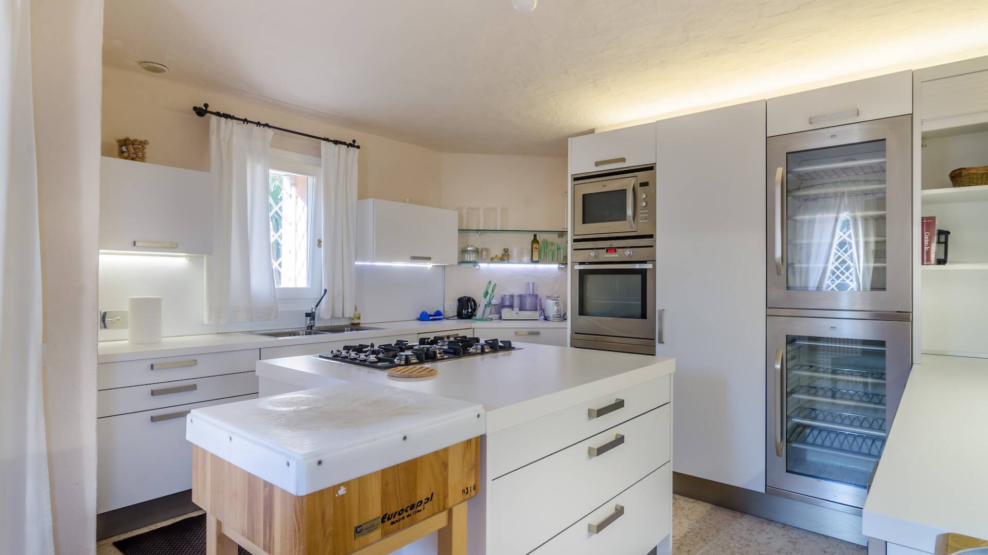 Fully equipped kitchen