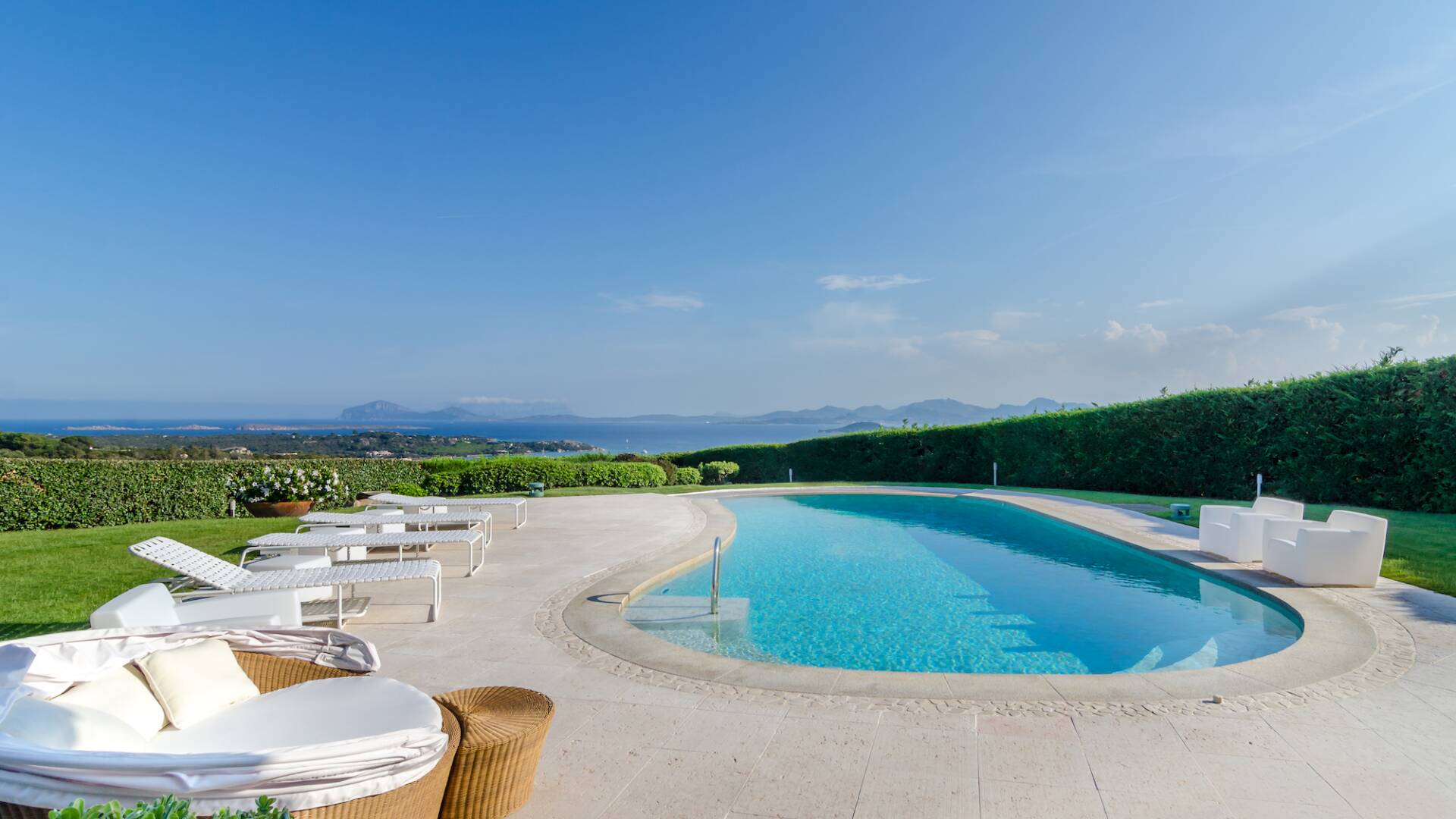 luxury villa Mezzaluna
