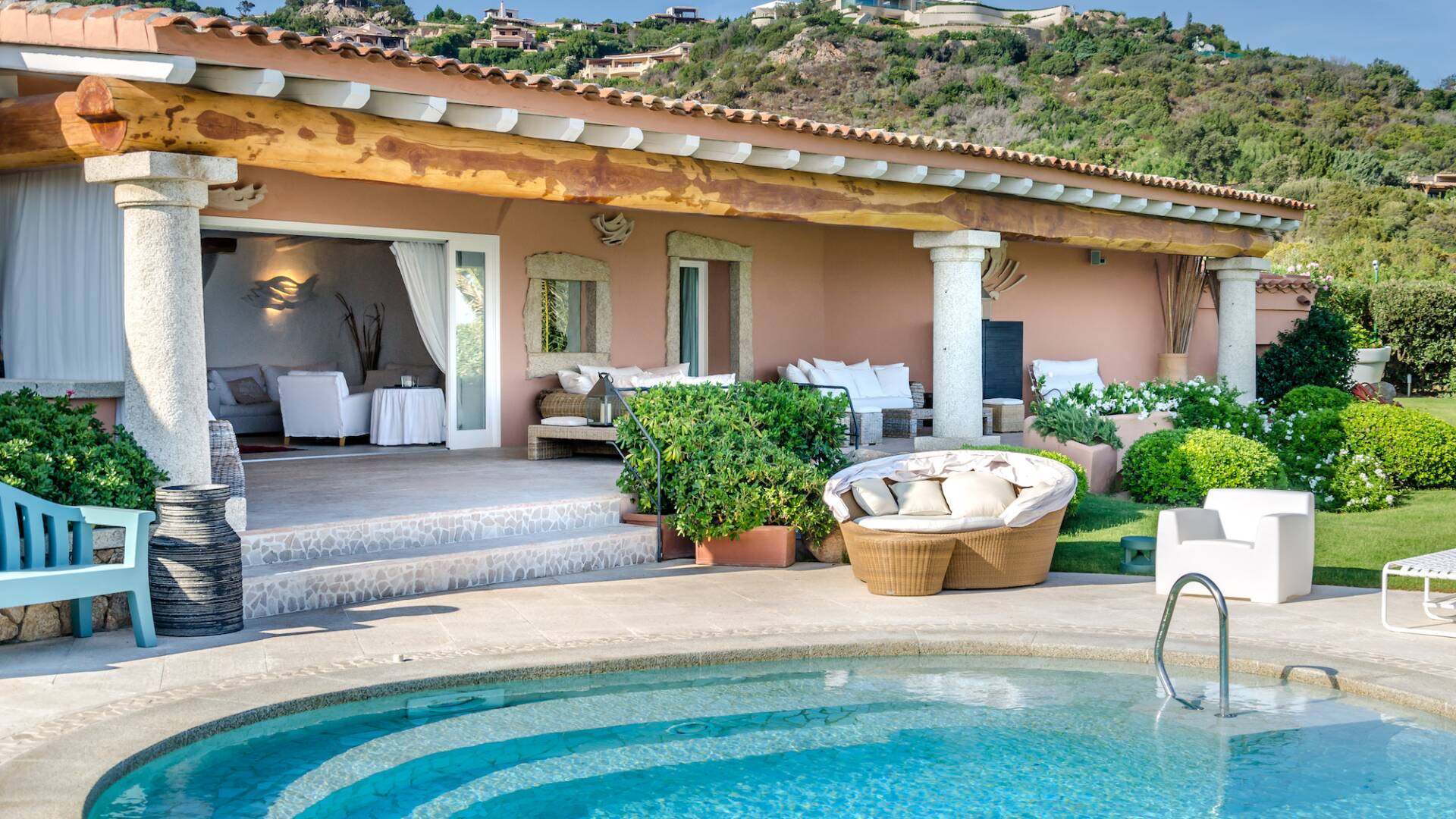 private swimming pool overlooking Cala di Volpe