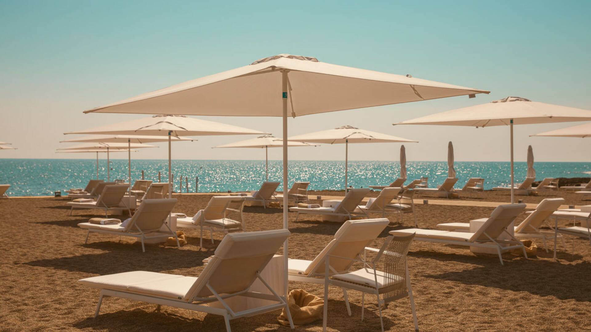 beach club at 250 mt