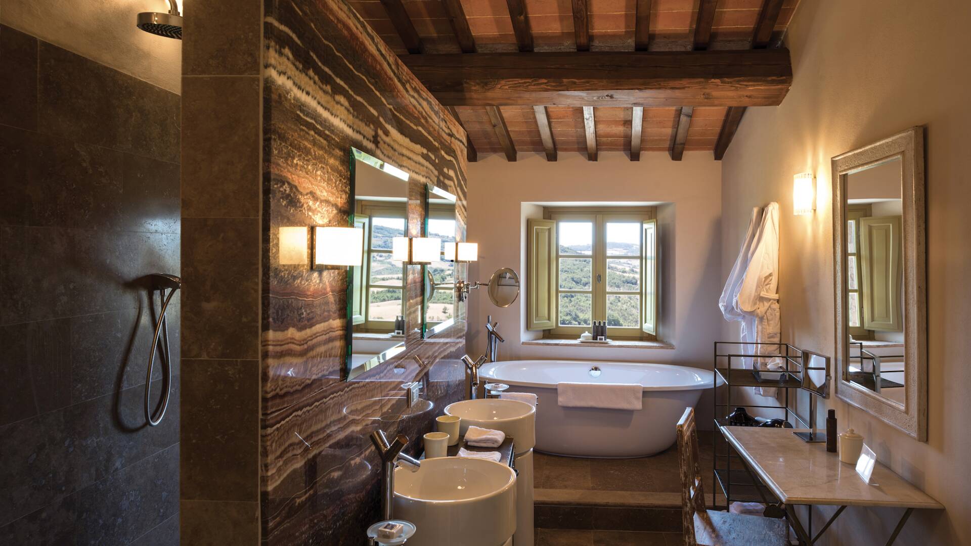 luxury Tuscan vacation villas