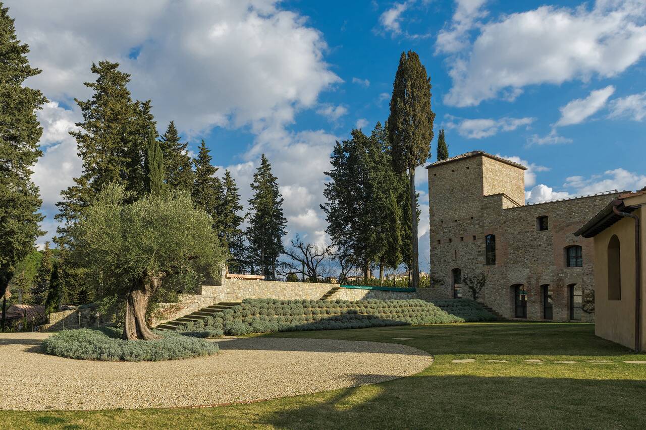 outdoor space at Castello Nettuno immersed in nature