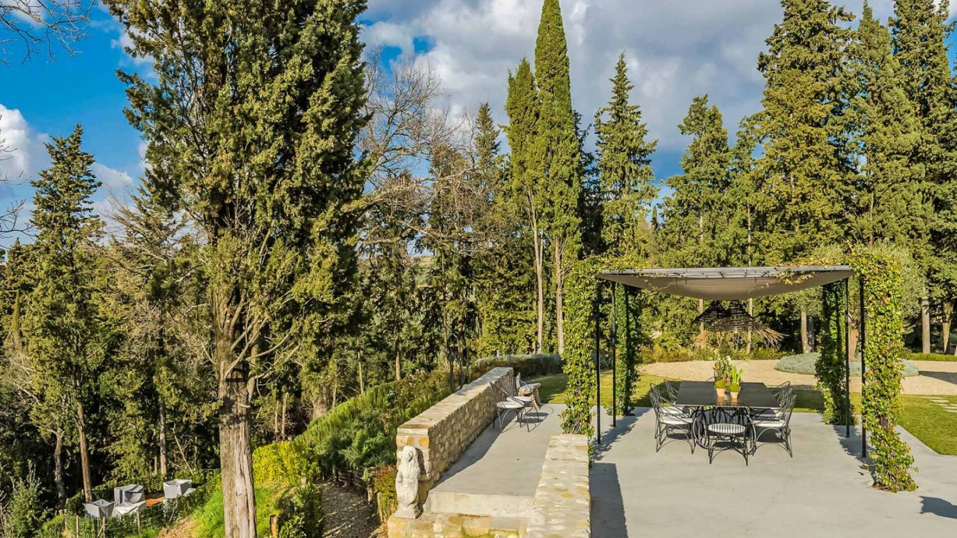 outdoor area of the villa located close to Florence
