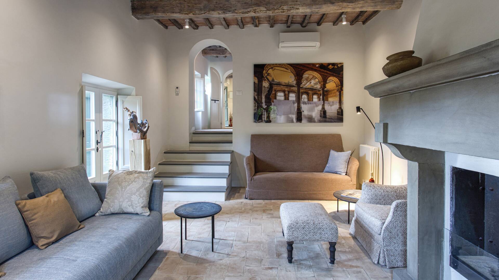 luxury rentals Cortona, modern villa in Tuscany