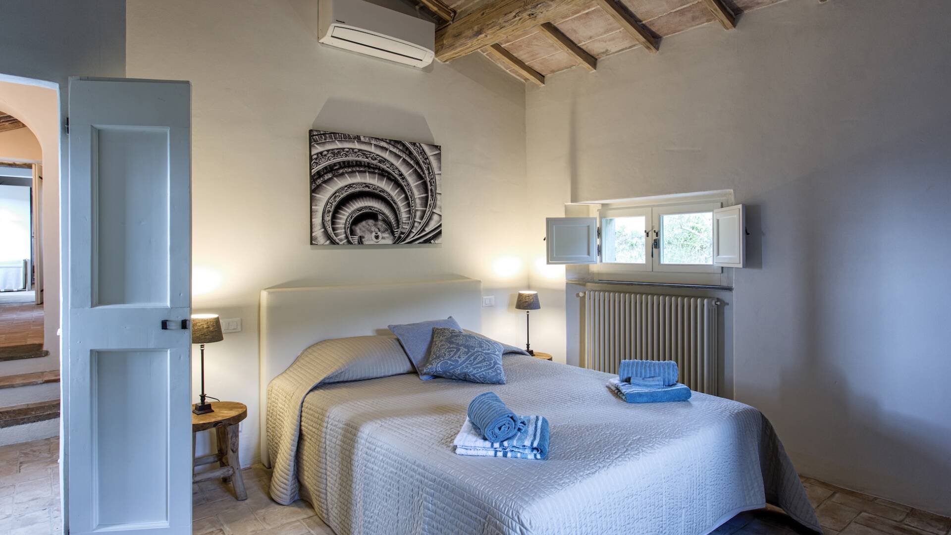 luxury rentals Cortona, modern villa in Tuscany