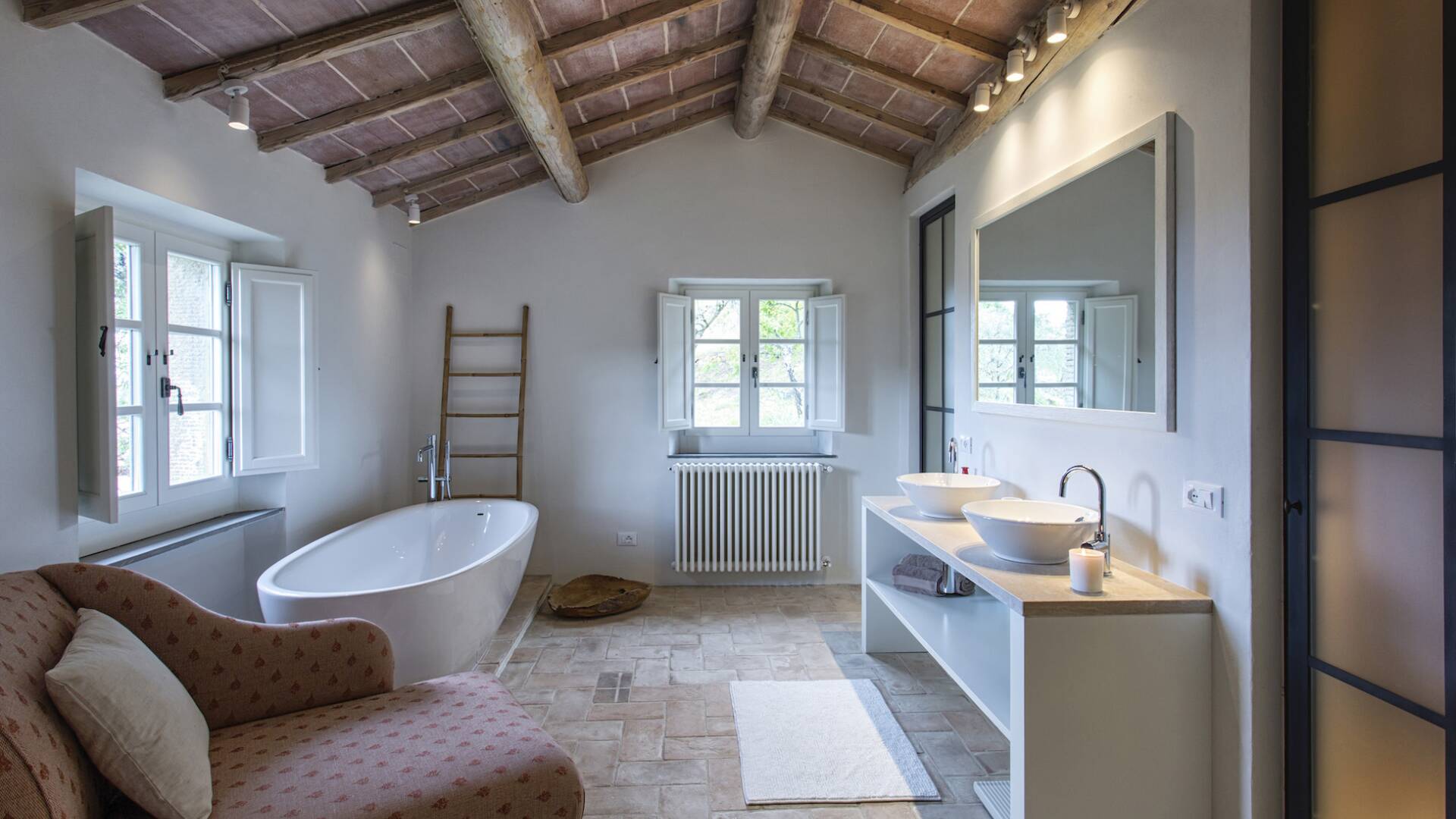 luxury rentals Cortona, modern villa in Tuscany