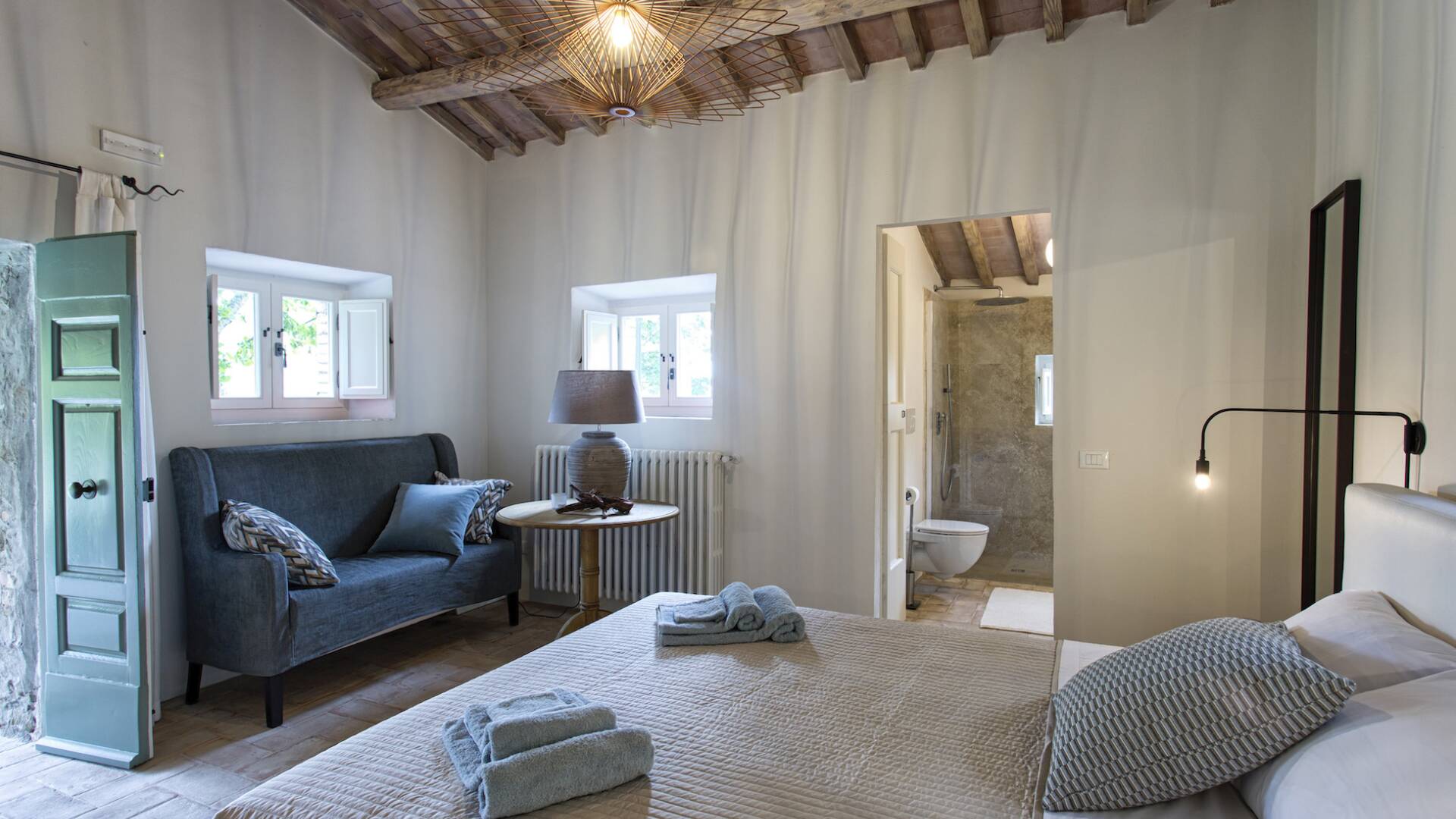 luxury rentals Cortona, modern villa in Tuscany. Guest house