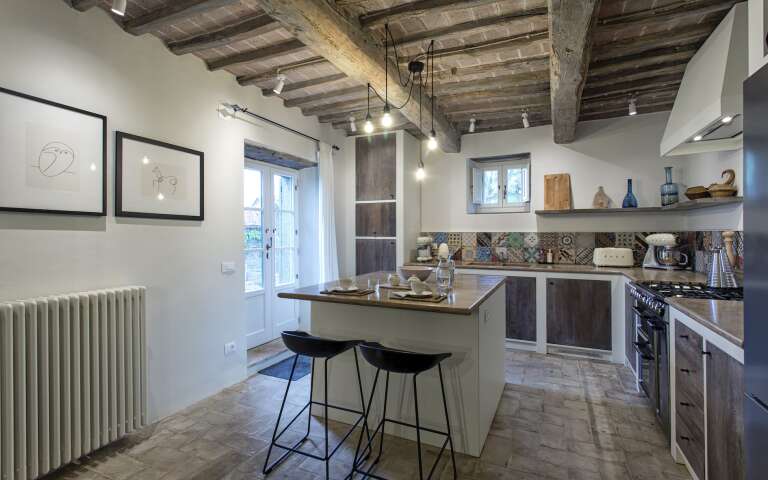 luxury rentals Cortona, modern villa in Tuscany