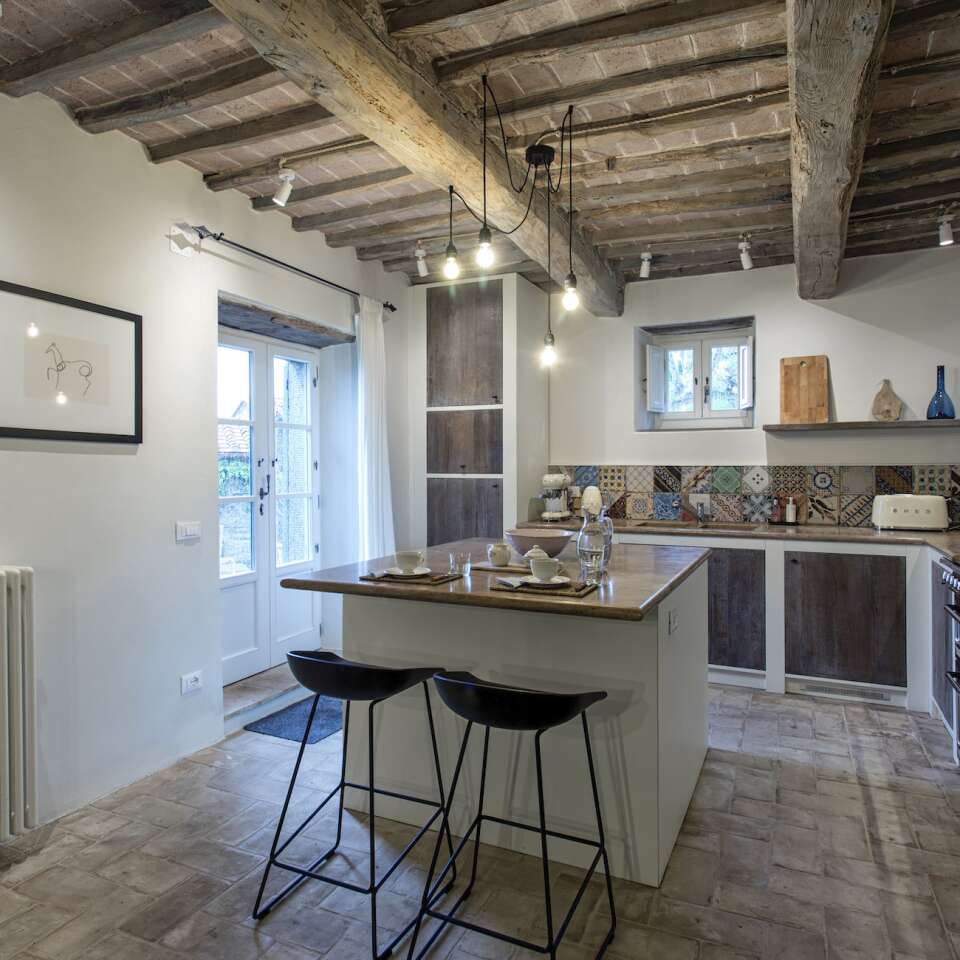luxury rentals Cortona, modern villa in Tuscany