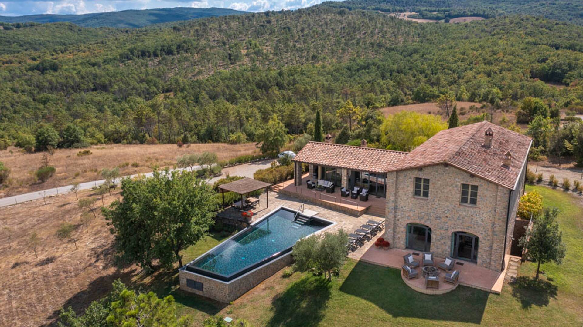 luxury villa Poggio Corona for rent in Tuscany