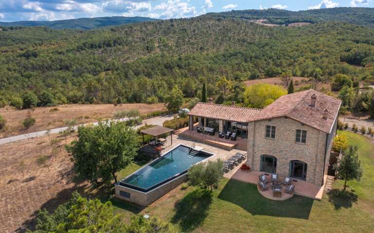 luxury villa Poggio Corona for rent in Tuscany