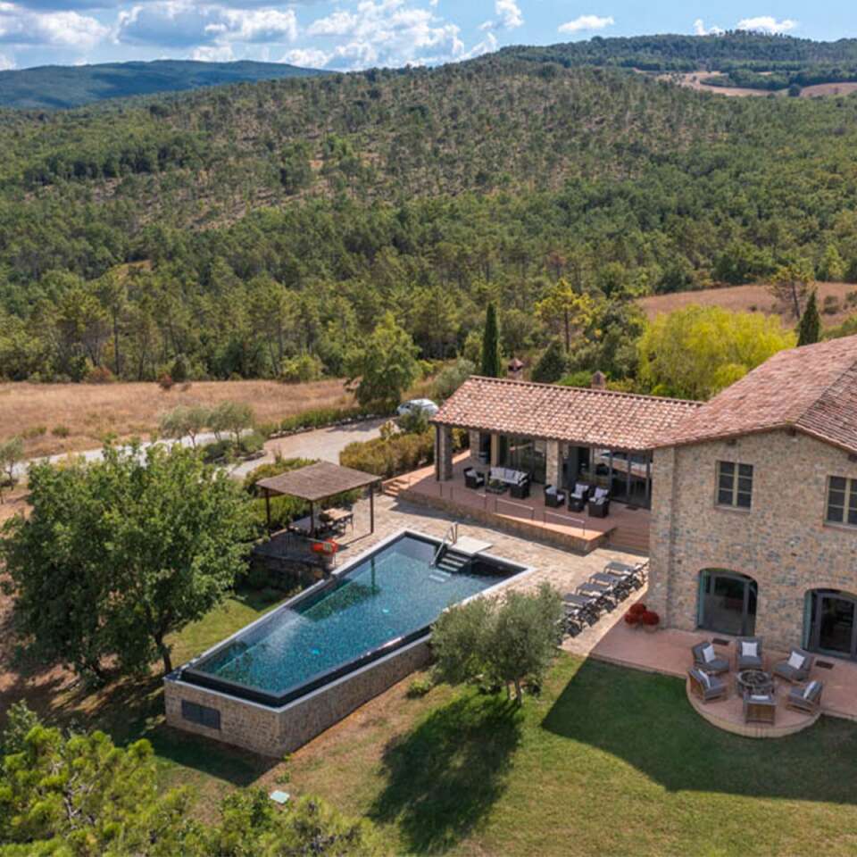 luxury villa Poggio Corona for rent in Tuscany