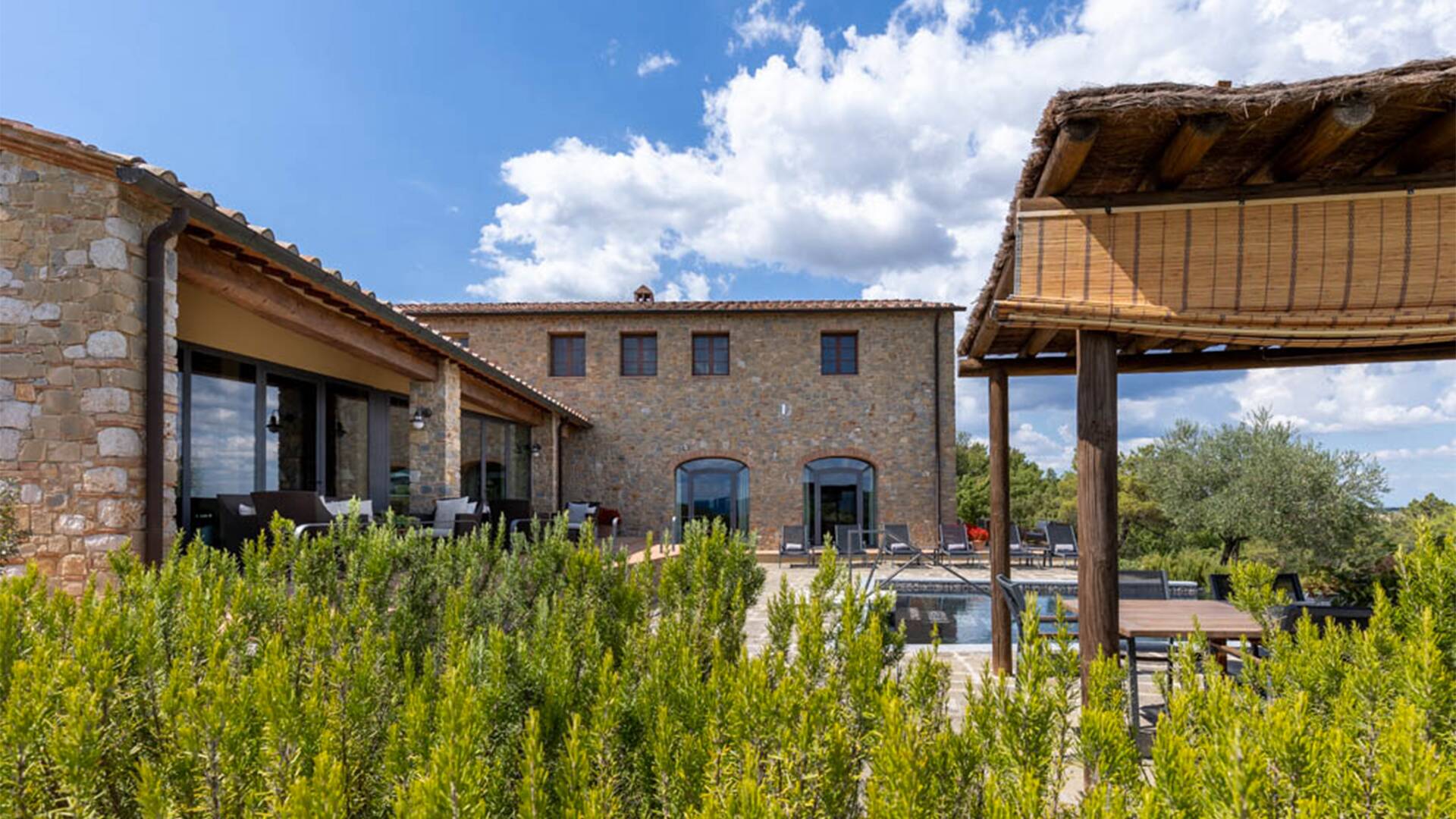 luxury villa Poggio Corona for rent in Tuscany