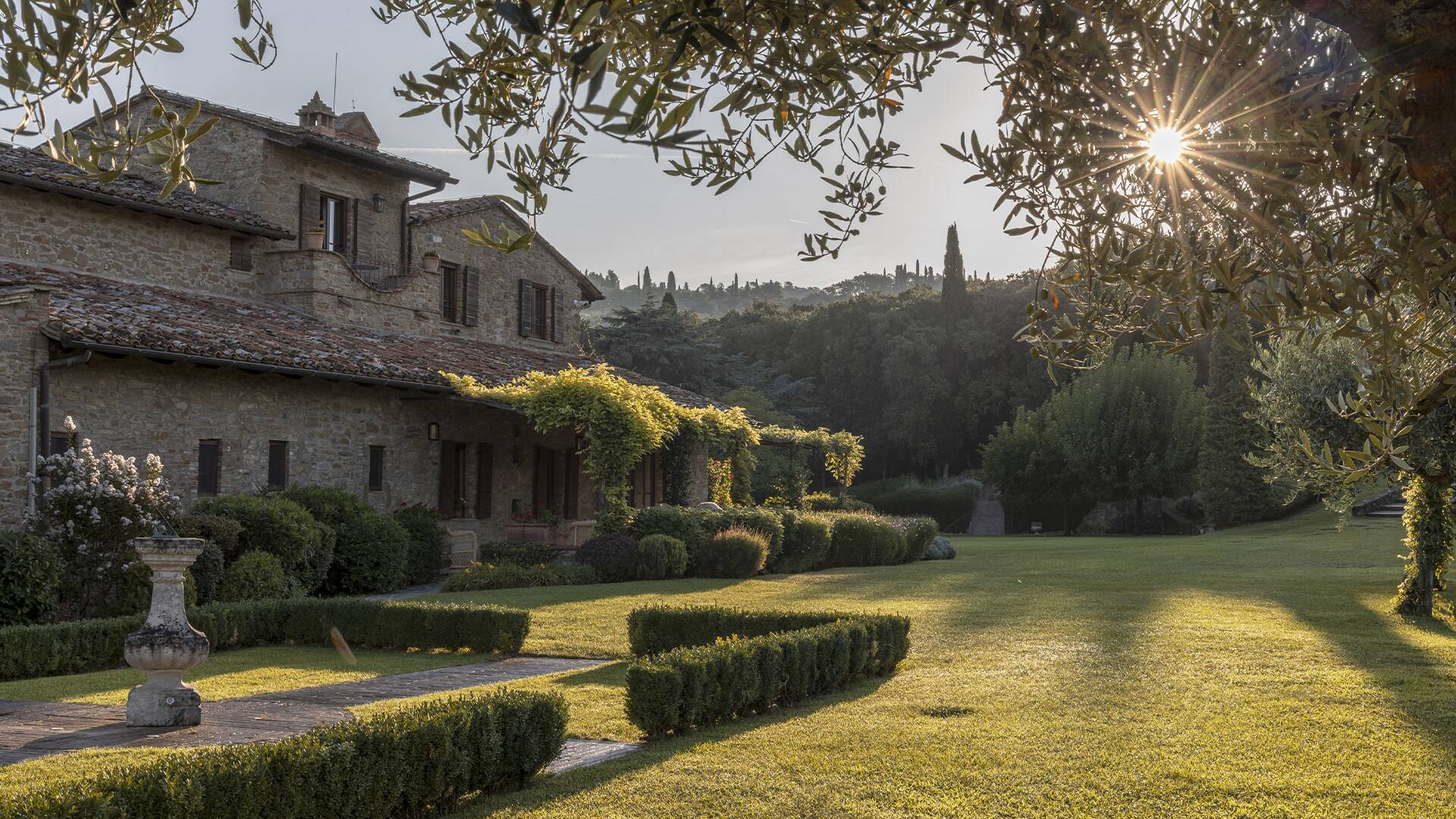 luxury villa for weekly rental Umbria  Trasimeno Lake