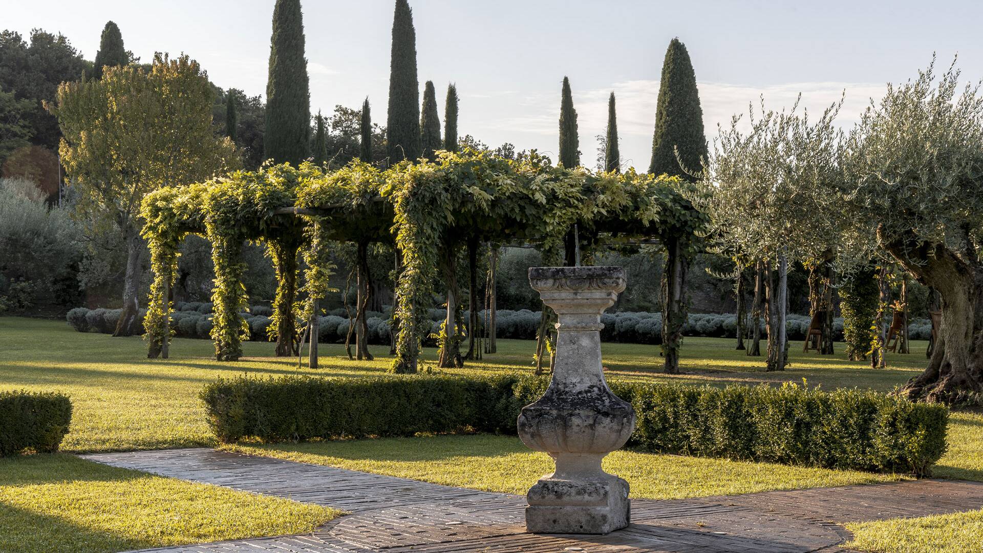 luxury villa for weekly rental Umbria Trasimeno Lake