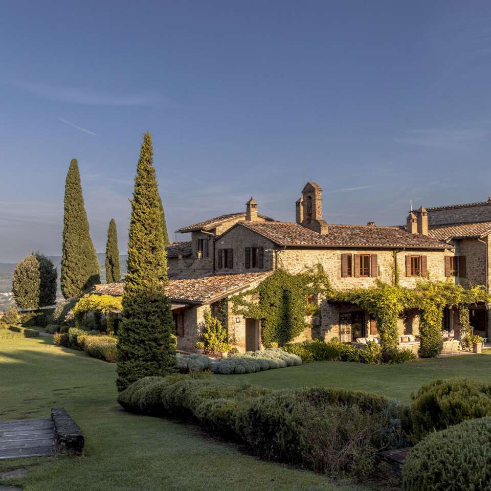 luxury villa for weekly rental Umbria Trasimeno Lake