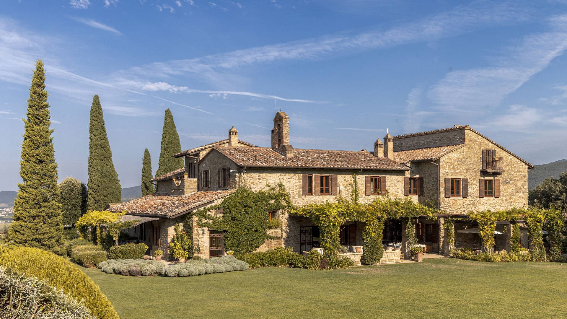 luxury villa for weekly rental Umbria  Trasimeno Lake