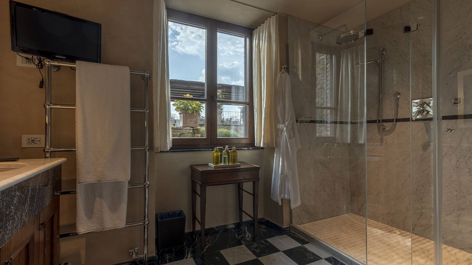 luxury villa for weekly rental Umbria Trasimeno Lake