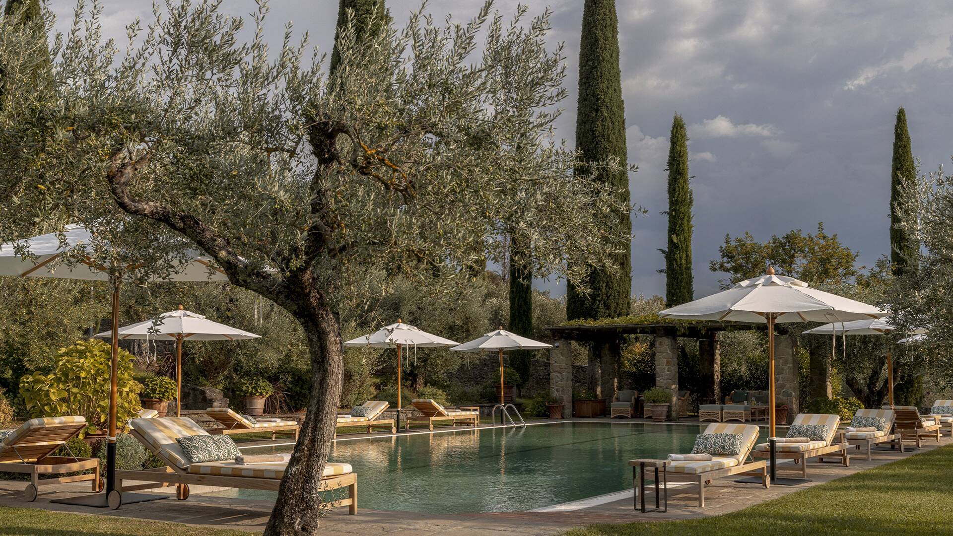 luxury villa for weekly rental Umbria  Trasimeno Lake