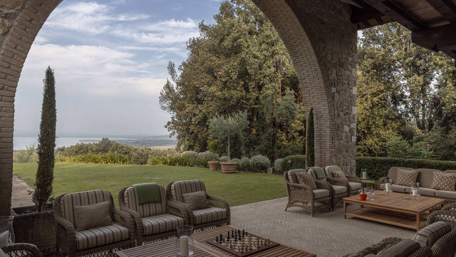 luxury villa for weekly rental Umbria Trasimeno Lake