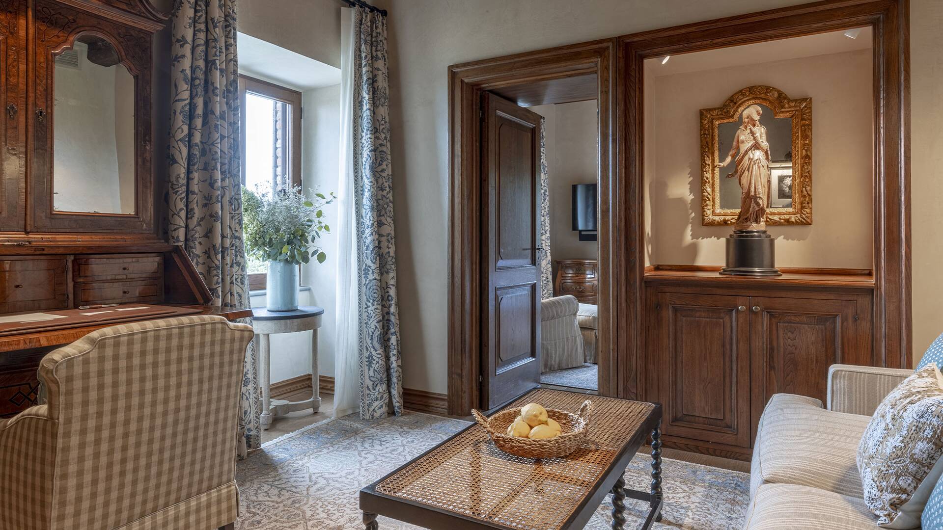luxury villa for weekly rental Umbria Trasimeno Lake