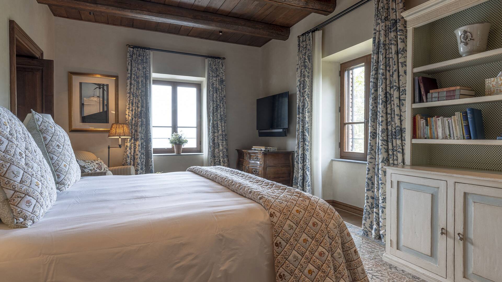 luxury villa for weekly rental Umbria Trasimeno Lake