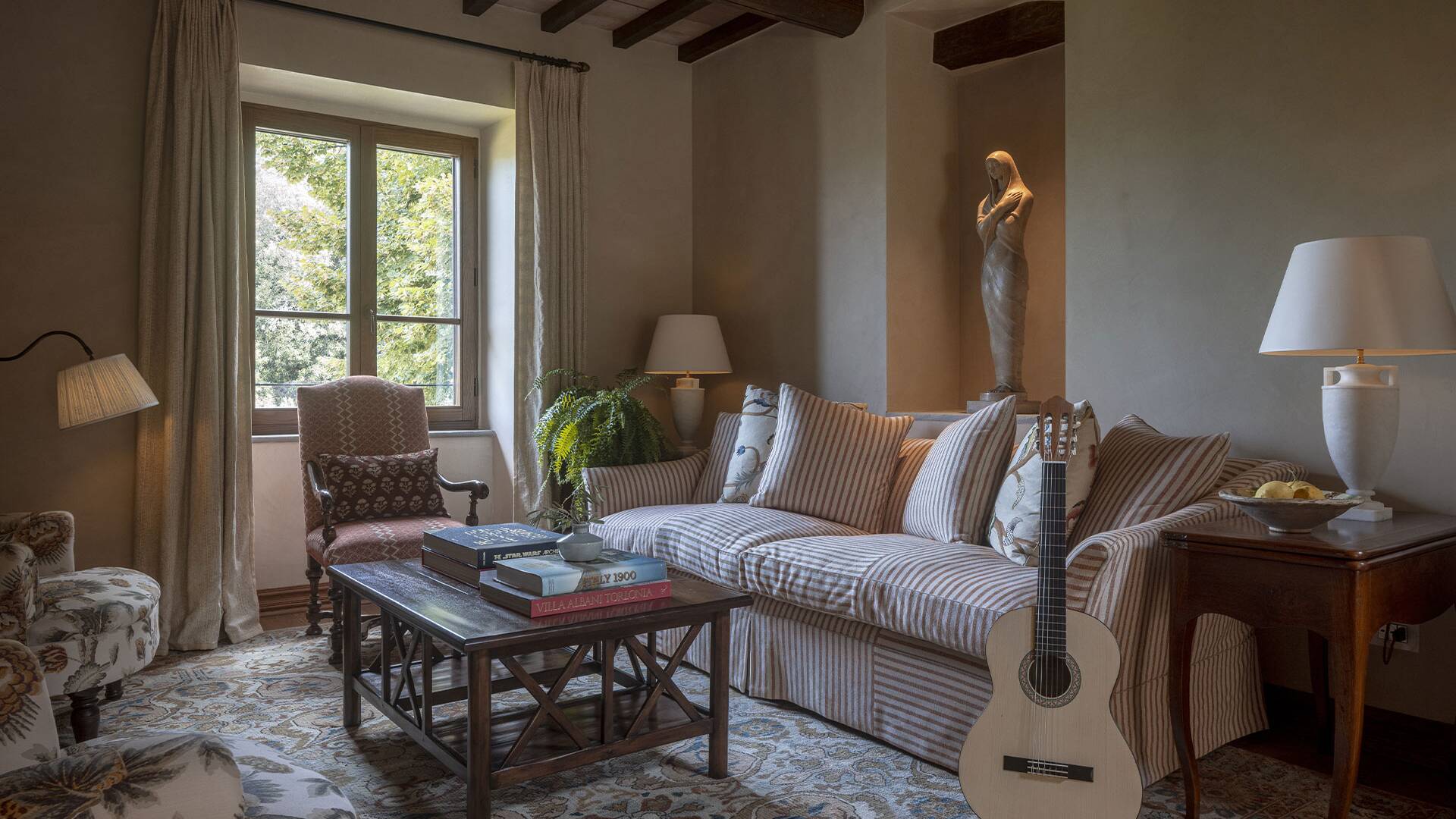 luxury villa for weekly rental Umbria Trasimeno Lake