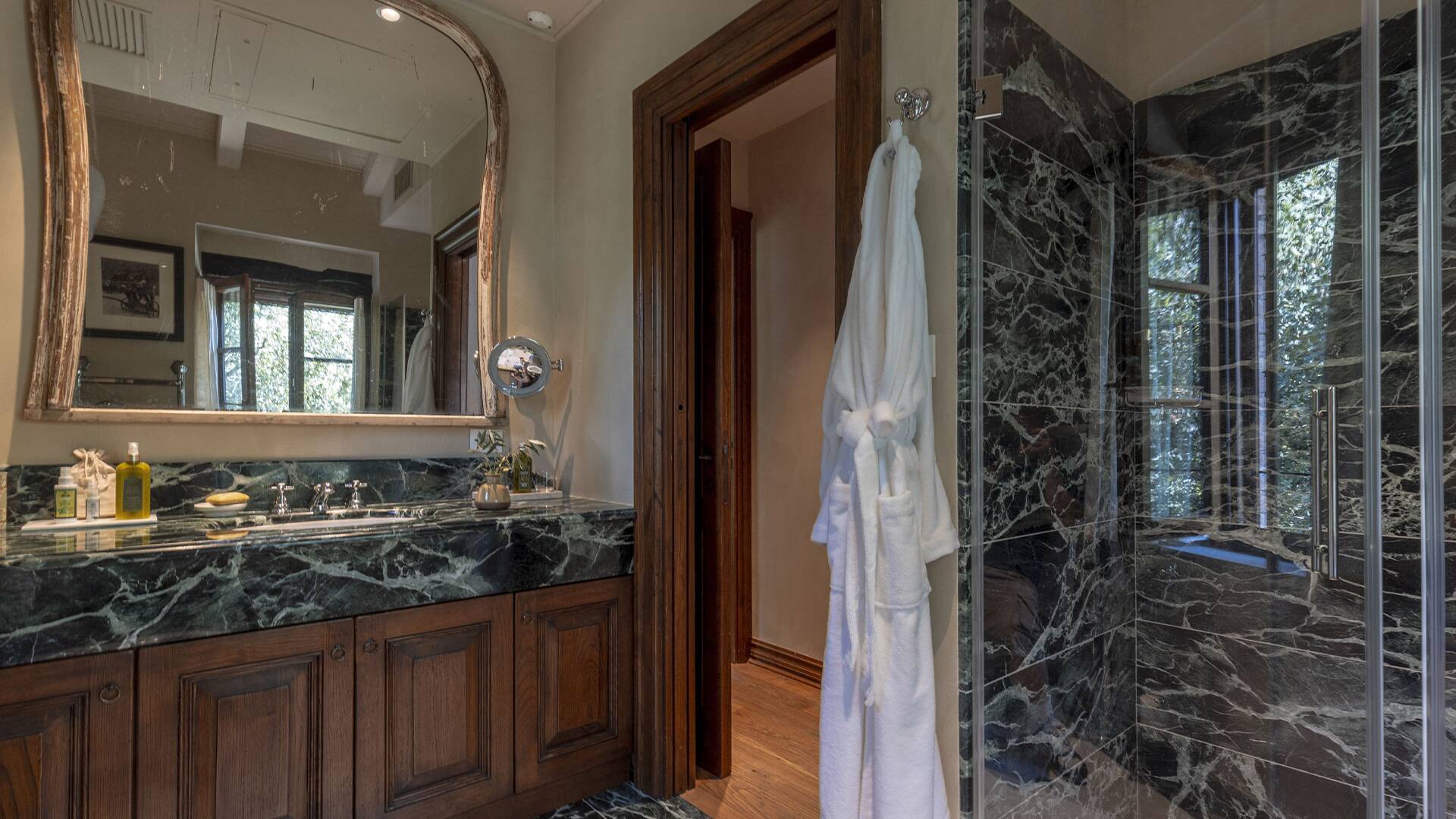 luxury villa for weekly rental Umbria Trasimeno Lake