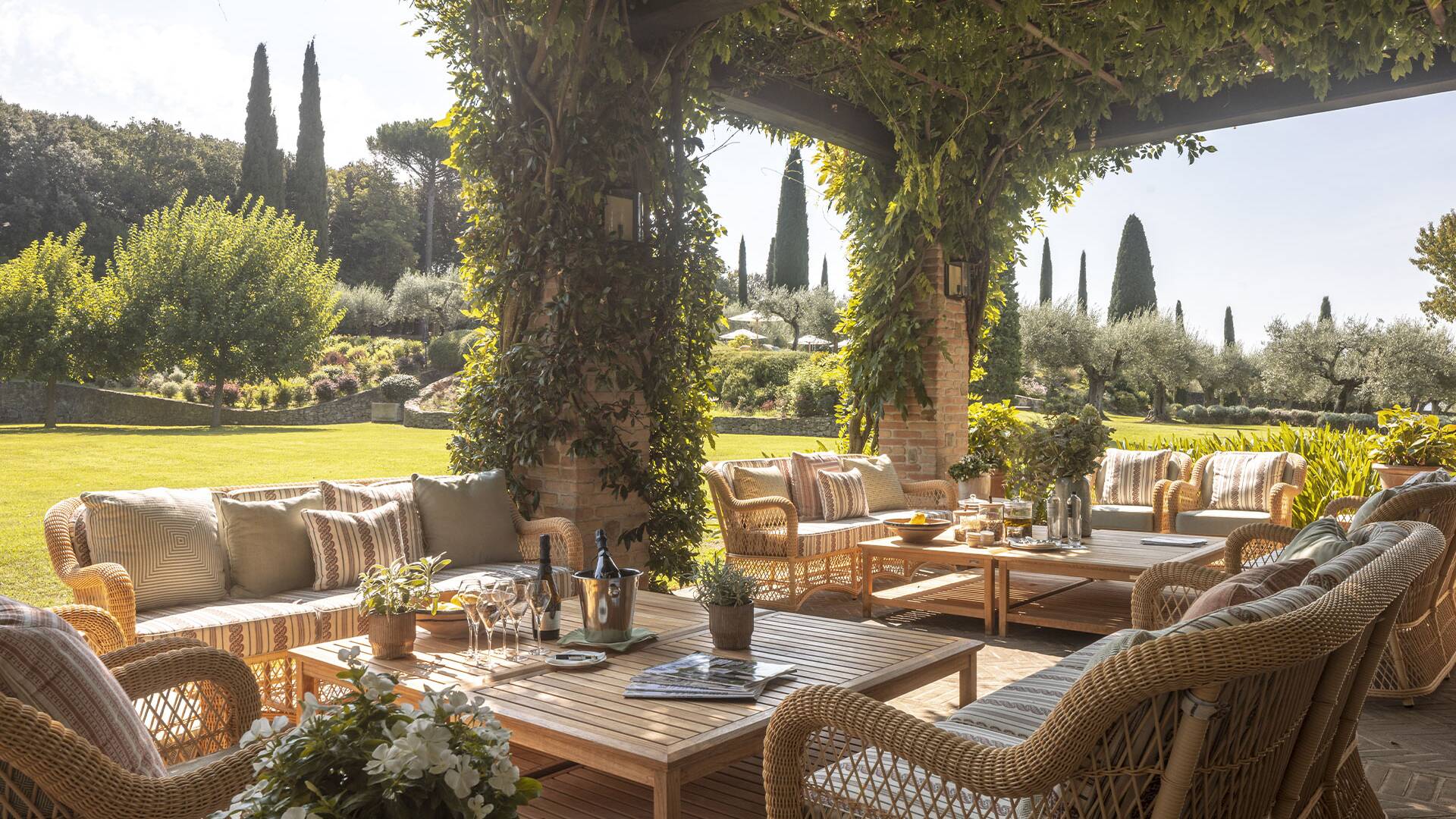 luxury villa for weekly rental Umbria Trasimeno Lake